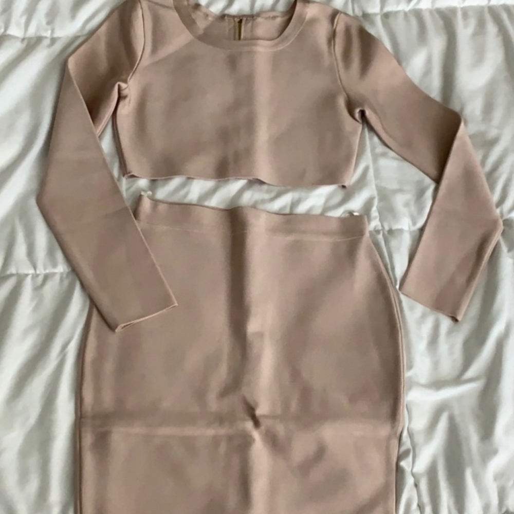 Reposhed: 2 piece nude skirt and crop top